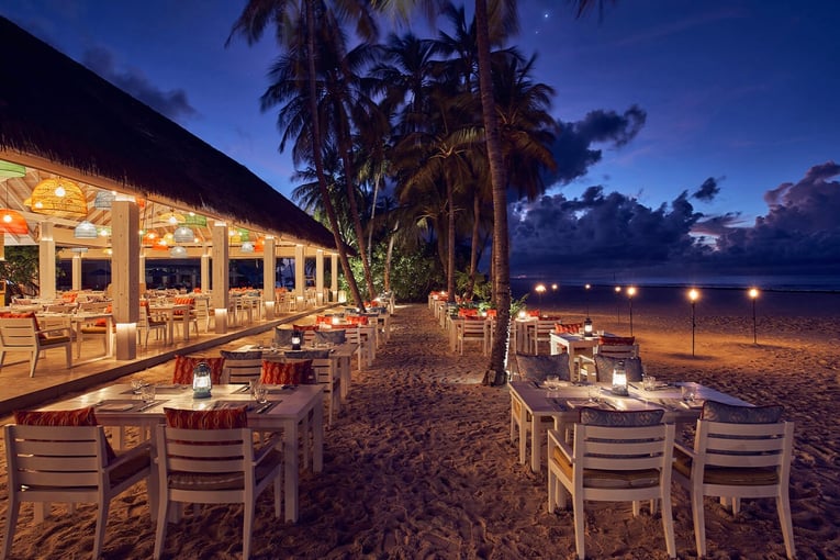 Finolhu luxury-resort-maldives-seaside-collection-finolhu-beach-kitchen-by-daten