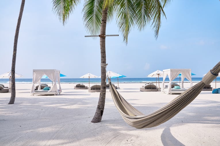 Finolhu luxury-resort-maldives-seaside-collection-finolhu-beach