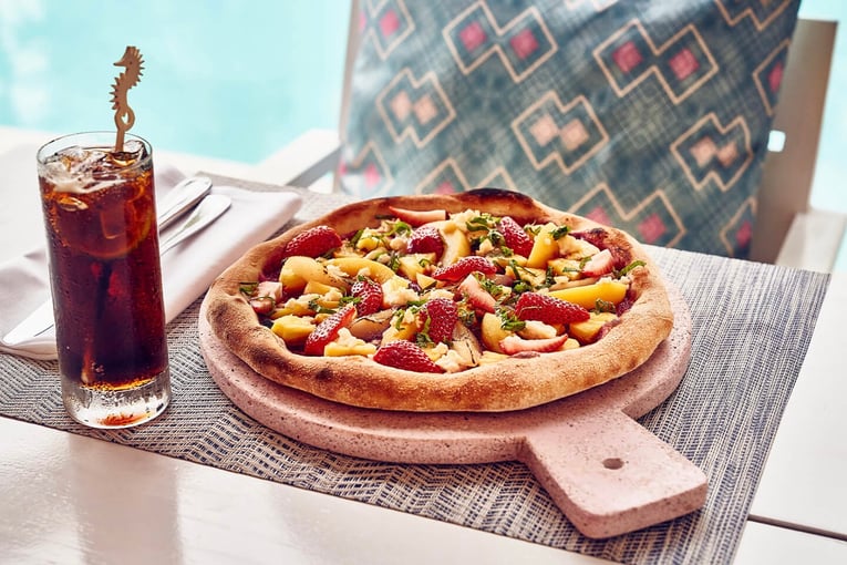 Finolhu luxury-resort-maldives-seaside-collection-finolhu-pizza