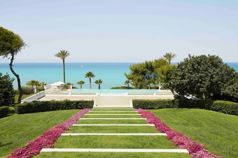 GRECOTEL Mandola Rosa 04-Green-romantic-gardens-leading-to-the-pool_72dpi