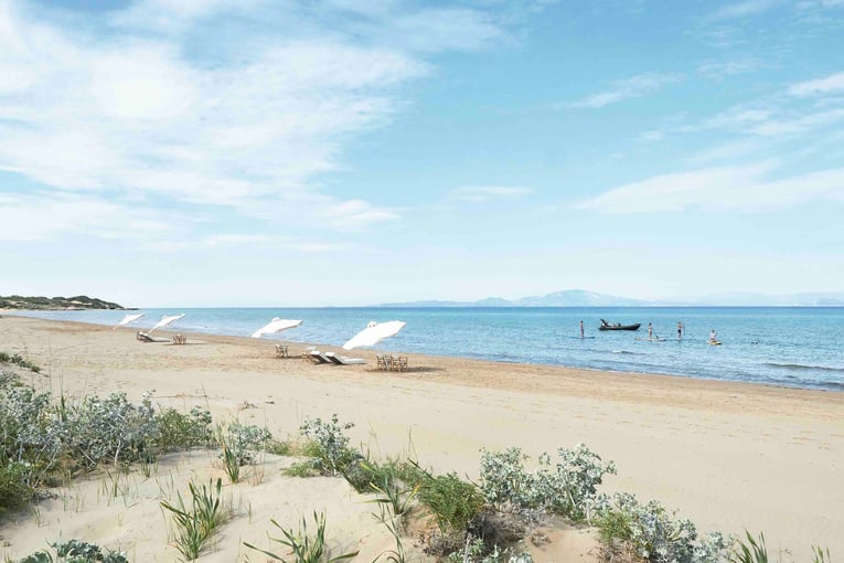 GRECOTEL Mandola Rosa 05-Sandy-blue-flag-awarded-beach-for-endless-relaxation_72dpi