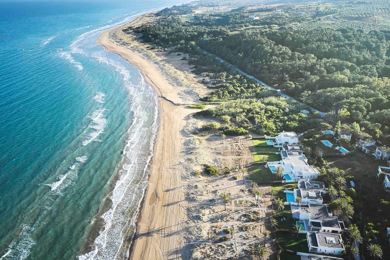 GRECOTEL Mandola Rosa 28-Spectacular-birds-eye-view-of-the-beach-at-the-mega-resort_72dpi