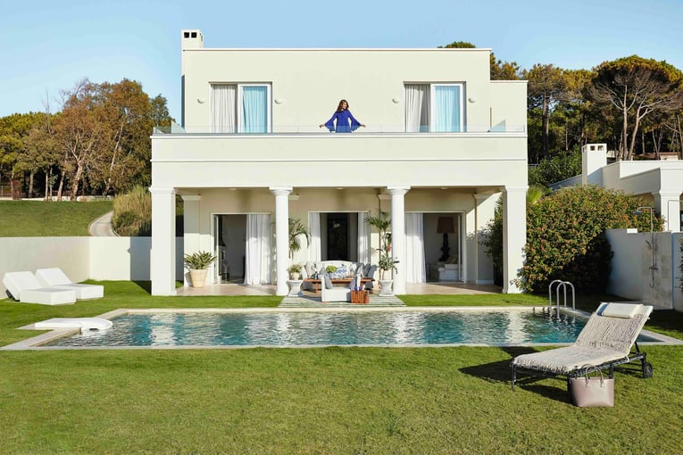GRECOTEL Mandola Rosa 32-Four-Bedroom-Beach-Villa-private-outdoors-space_72dpi