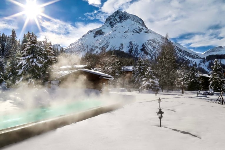 Gasthof Post Lech winter_pool_sonne_m-forstner