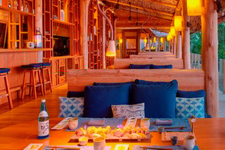 Gili Lankanfushi Maldives, Maledivy – Lankanfushi Island | Exclusive Tours GLM_By-The-Sea-Restaurant-Area_
