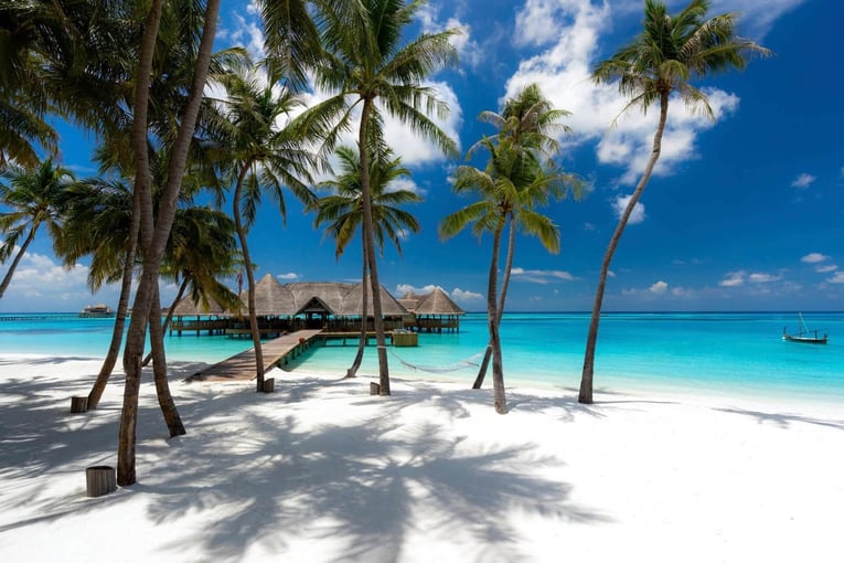 Gili Lankanfushi Maldives, Maledivy – Lankanfushi Island | Exclusive Tours glm-2023-10-kashiveli-over-water-restaurant-img-2219-by-sandro-bruecklmeier-kopie-webres