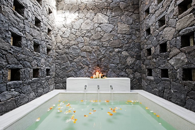 Gran Hotel Bahía del Duque hi4-21-villa-las-palmeras-bathtub