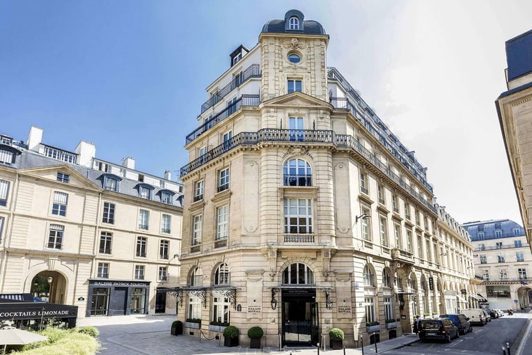 Grand Hôtel du Palais Royal facade.jpg