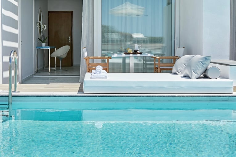 Grecotel Lux Me White Palace 25-swim-up-family-guestroom-the-pool-by-the-outdoors-lounge-area-18486