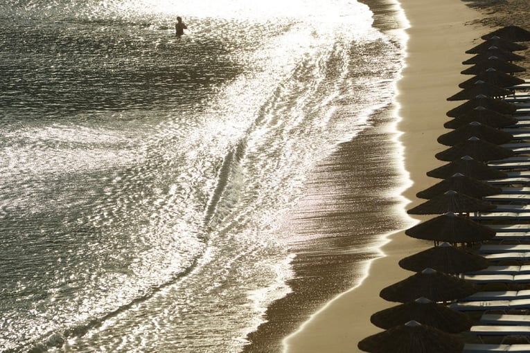 Grecotel Mykonos Blu 13-sparkling-beach-psarou-in-mykonos-blu-grecotel-summer-vacation-20388-1