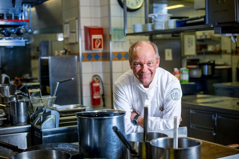 Gstaad Palace gstaad_palace-luxury-hotel-switzerland-staff-kitchen_div_3_300dpi_rgb_01