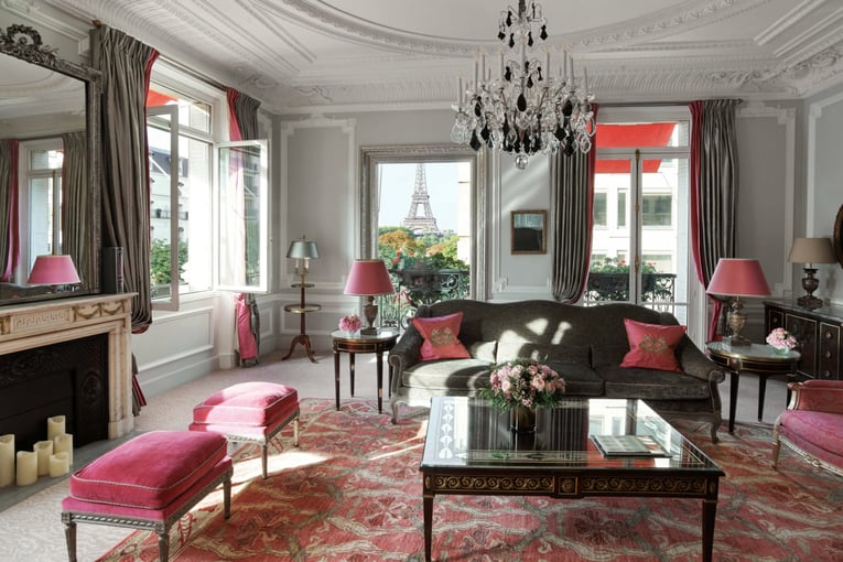 Hôtel Plaza Athénée, Francie – Paříž | Exclusive Tours HPA-361-HauteCouture-Suite-Living-HR-by-markread