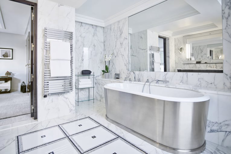Hôtel Plaza Athénée, Francie – Paříž | Exclusive Tours HPA-750-Dupleix-Suite-bathroom-HR-by-markread