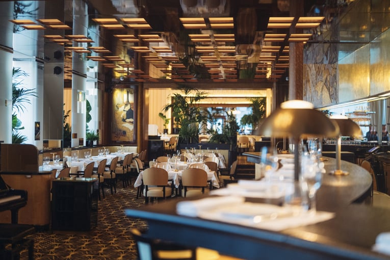 Hôtel Plaza Athénée, Francie – Paříž | Exclusive Tours Plaza-Athenee-Le-Relais-Plaza-restaurant