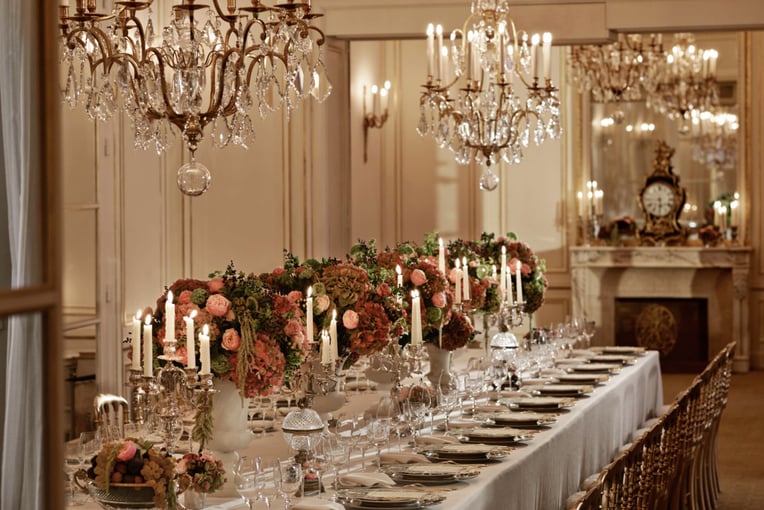 Hôtel Plaza Athénée, Francie – Paříž | Exclusive Tours hotel-plaza-athenee-salon-organza-jipa-dinner-dorchester-collection