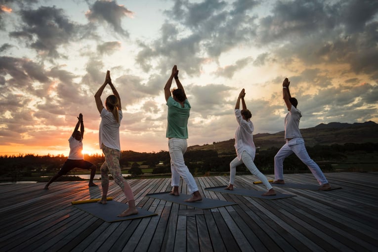 Heritage Le Telfair Golf & Wellness Resort, Mauricius | Exclusive Tours CBO_LIFESTYLE-SUNSET-YOGA-DECK-1