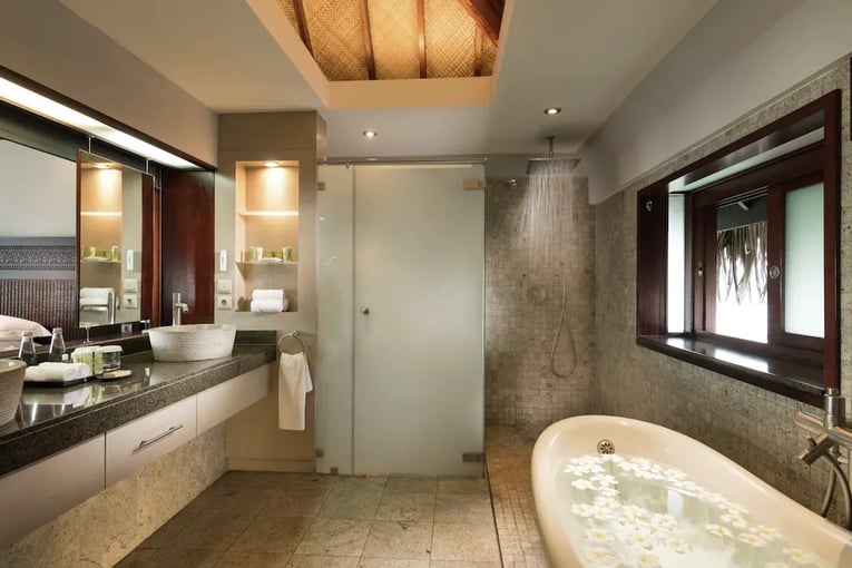 Hilton Moorea Lagoon Resort 109-premium-panoramic-overwater-bathroom-04-frangipanis