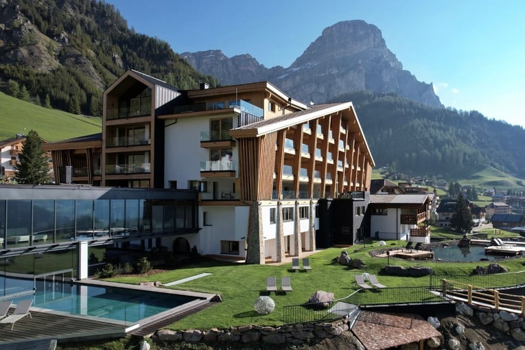 Hotel Cappella – Relais & Châteaux, Itálie – Alta Badia | Exclusive Tours csm_dji-0127.2_21dbf51ea1