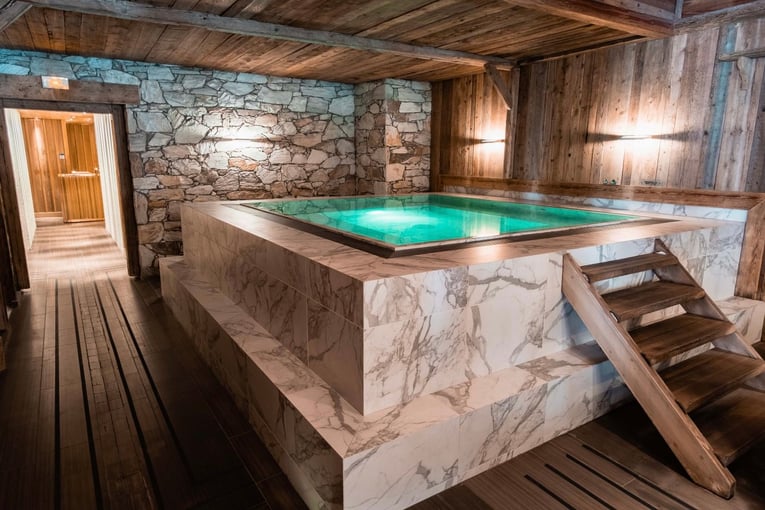 Hotel Le Blizzard spa_by_clarins_-_jacuzzi_1