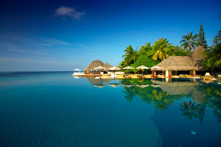 Huvafen Fushi Maldives Huvafen-Fushi-Infinity-Pool-1