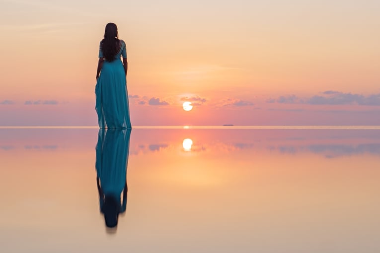 Huvafen Fushi Maldives Huvafen-Fushi-Infinity-Pool-Sunset-1