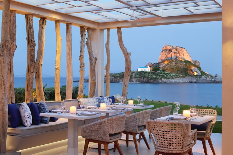 Ikos Aria, Řecko – Kos | Exclusive Tours Ikos Aria_Ouzo Restaurant_2824x2100