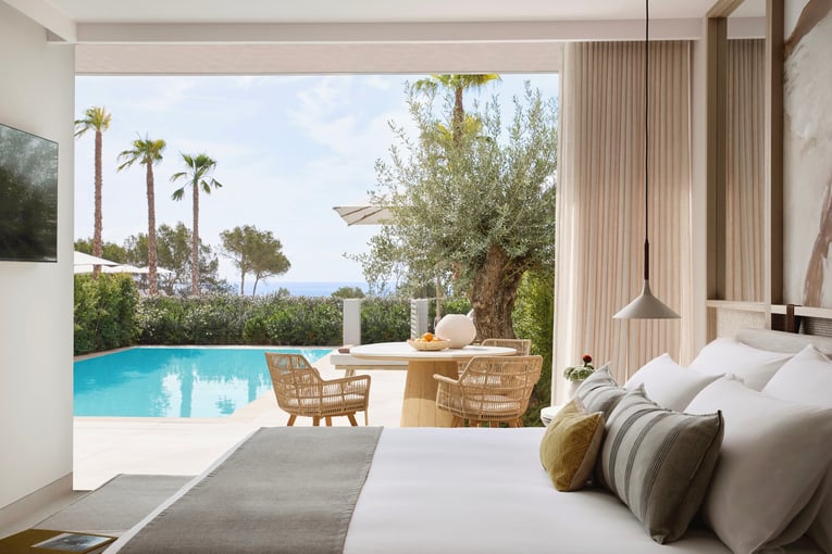 Ikos Porto Petro, Španělsko – Mallorca | Exclusive Tours Ikos Porto Petro_One Bedroom_Private Pool_GV_0823_Vol.3_2880x1920