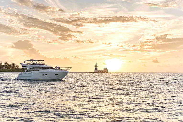 InterContinental Maldives _ Yacht Couple (4)