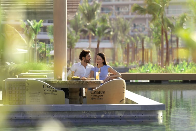 InterContinental Ras Al Khaimah Mina Al Arab Resort & Spa, SAE – Ras Al Khaimah | Exclusive Tours 014 NoHo Terrace Couple