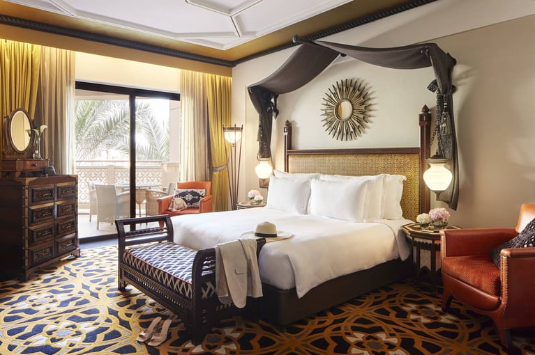 Jumeirah Al Qasr medium_resolution_150dpijumeirah-al-qasr--one-bedroom-arabian-suite--bedroom