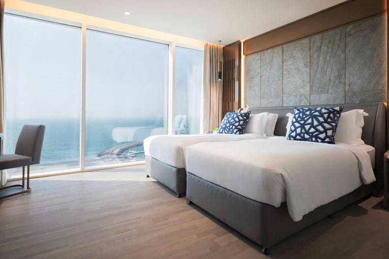 Jumeirah Beach Hotel 16-9_jumeirah-beach-hotel-suite-bedroom_landscape