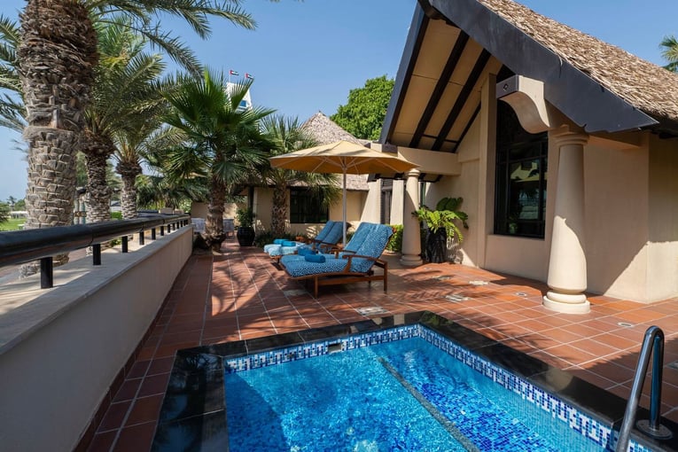 Jumeirah Beach Hotel jcom_hero_imagejumeirah-beach-hotel--beit-al-bahar-villas--outdoor-plunge-pool