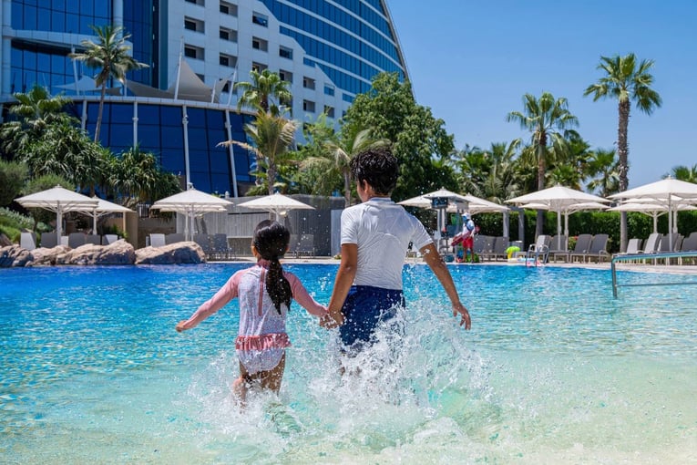 Jumeirah Beach Hotel jcom_hero_imagejumeirah-beach-hotel--kids-pool--arabic-family