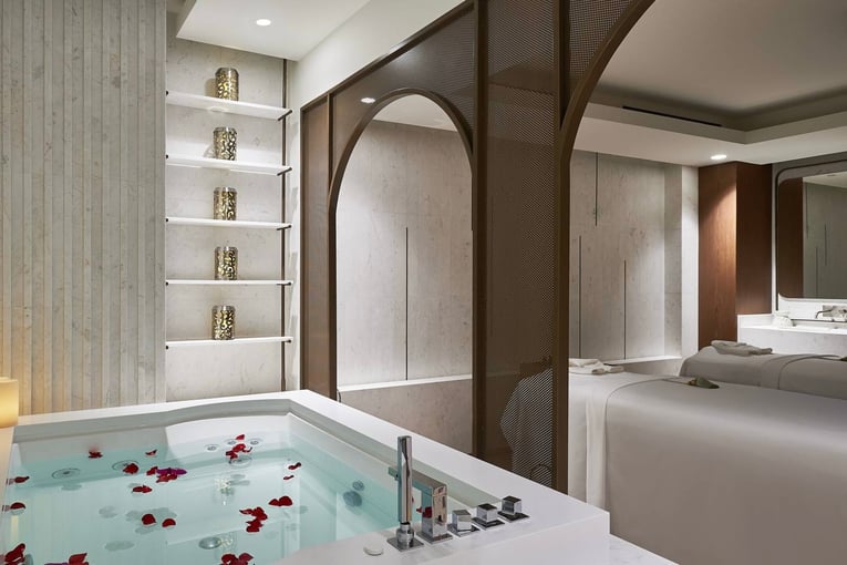 Jumeirah Beach Hotel jcom_hero_imagejumeirah-beach-hoteltalise-spaspa-jacuzzi-01