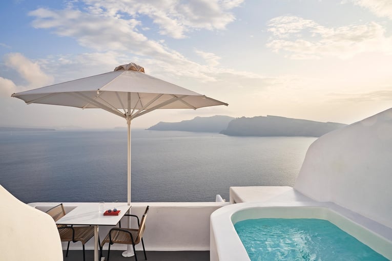 Katikies Santorini katikies-hotel-santorini-junior-suite_-13a-_2021