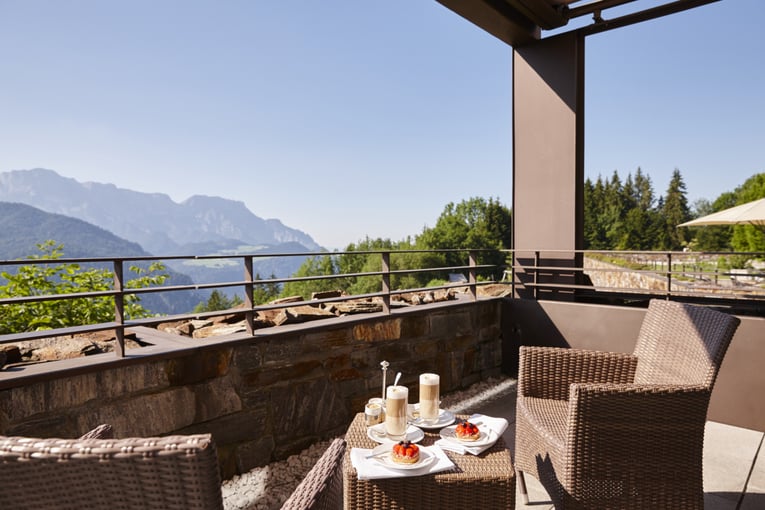 Kempinski Hotel Berchtesgaden KISZG1_Deluxe Terrace Room_Office_13183