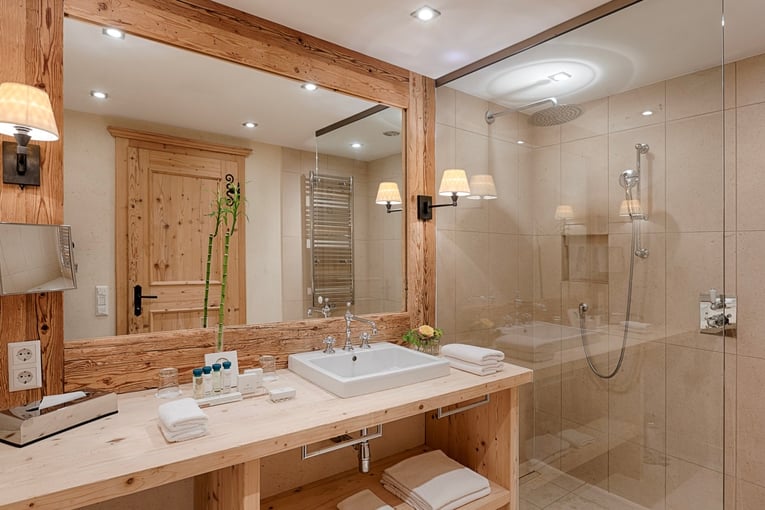 Kempinski Hotel Das Tirol jpeg_kempinski-das-tirol_alpen-suite_bathroom_as1