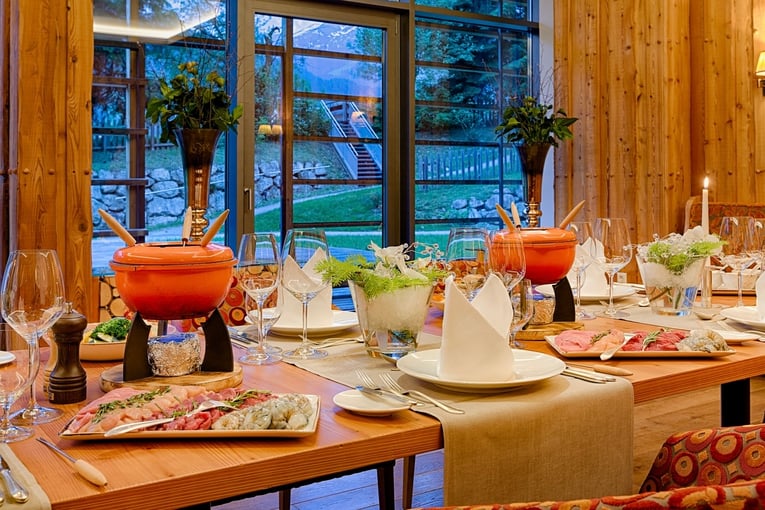 Kempinski Hotel Das Tirol jpeg_kempinski-das-tirol_fb_fondue-2
