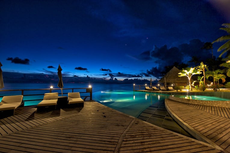 Kia Ora Resort & Spa Kia Ora Resort & Spa vue-piscine-nuit