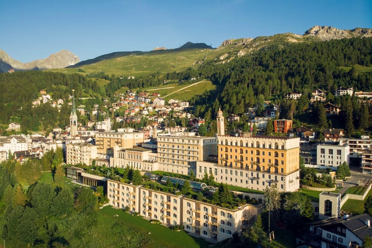 Kulm Hotel St. Moritz csm_1_Aussenansicht_Sommer__3__0ec4dac7ac