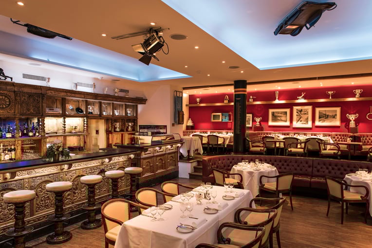Kulm Hotel St. Moritz csm_3_F_B_Sunny_Bar__1__2b1518b1c3