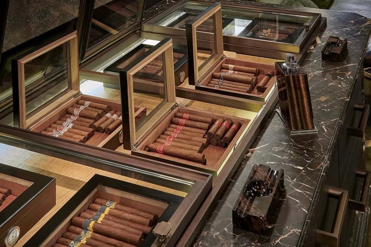 LApogée Courchevel lapogee-courchevel-cigar-lounge2022