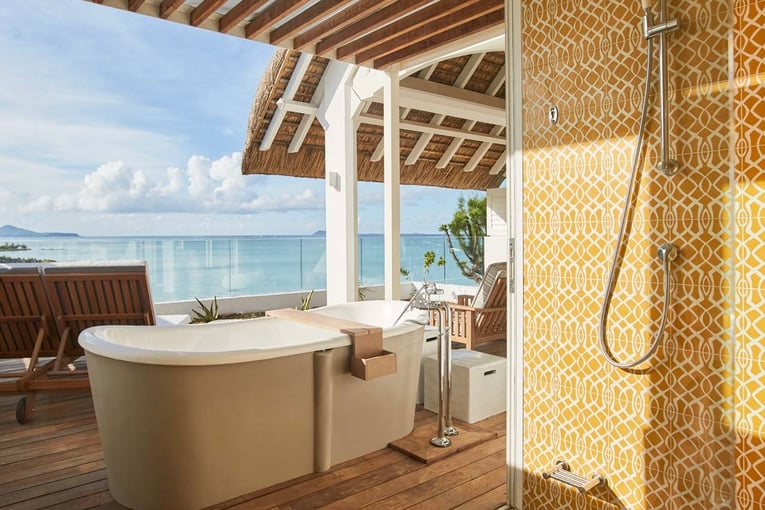 LUX* Grand Gaube lgg_romantic-junior-suite_bathroom_3