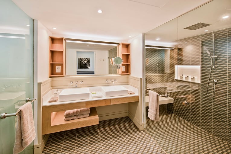 LUX* Grand Gaube superior-room_bathroom_lgg
