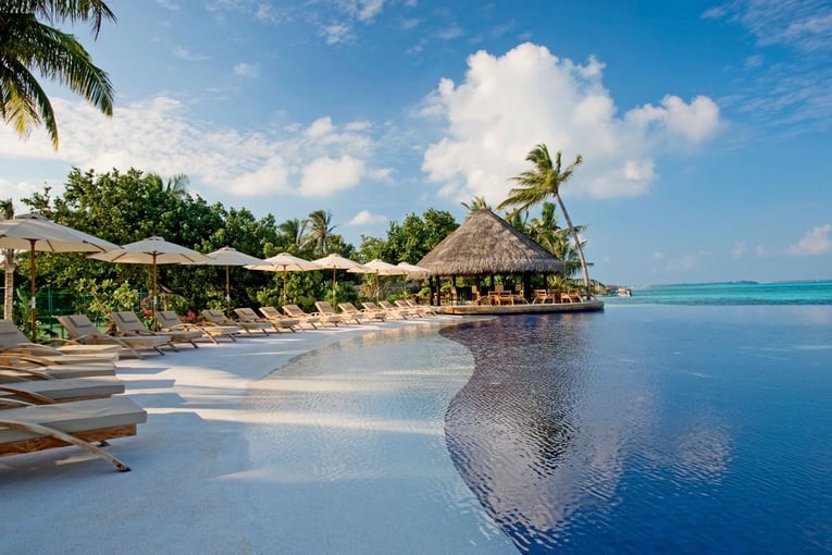 LUX* South Ari Atoll lma_pool_veli_2cr