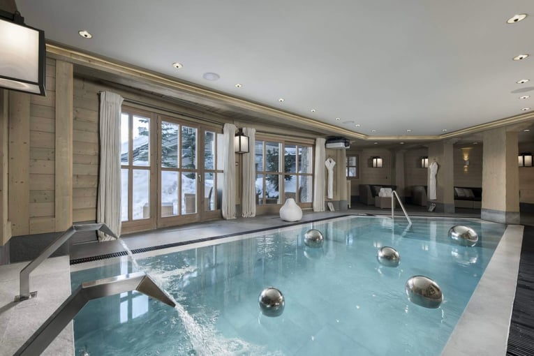 Le K2 Palace suite-chalet-abruzzes-piscine