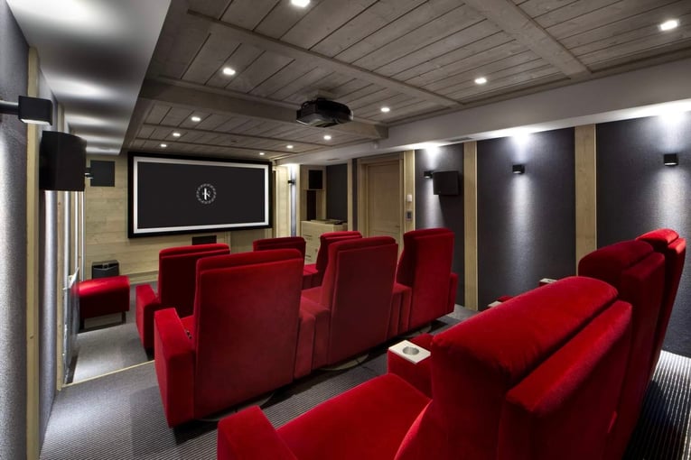 Le K2 Palace suite-chalet-muztagh-salle-de-cinema