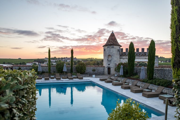 Le Logis, Francie – Cognac | Exclusive Tours Pool-at-Sunset-Credit-Ronan-Le-May-3-scaled
