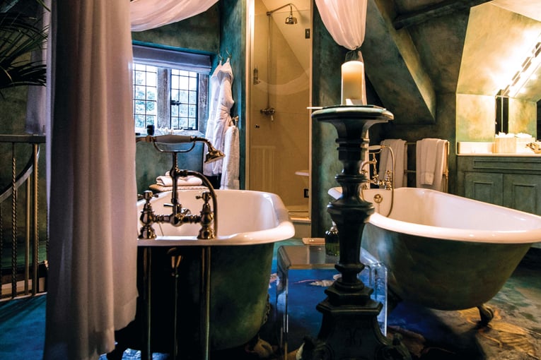 Le Manoir Aux QuatSaisons mqs-acc-room-deluxe-botticelli-bathroom02