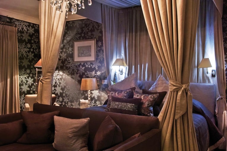 Le Manoir Aux QuatSaisons mqs-acc-suite-jrsuite-garden-jrsuite-snow-queen02